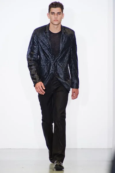 Look 16